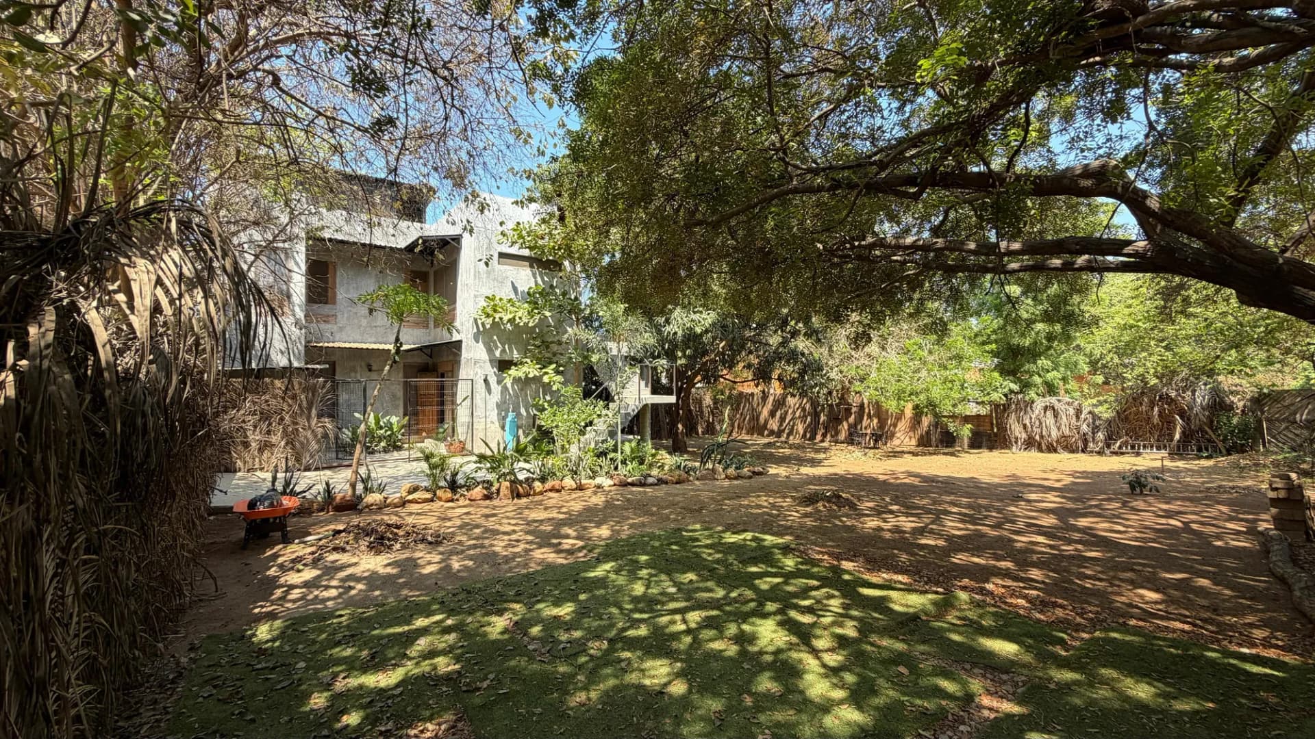 Casa con terreno amplio en Punta Zicatela
