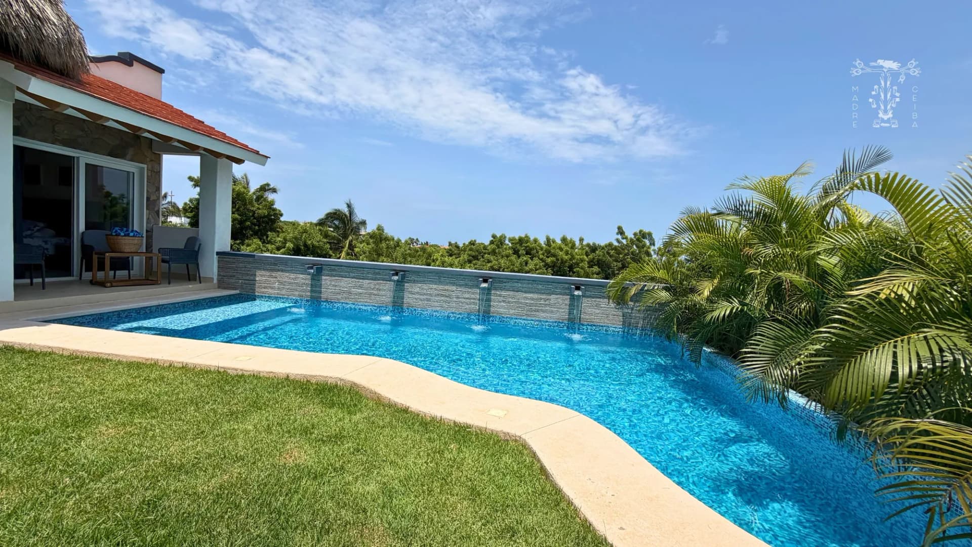 Villa con dos residencias independientes y dos albercas